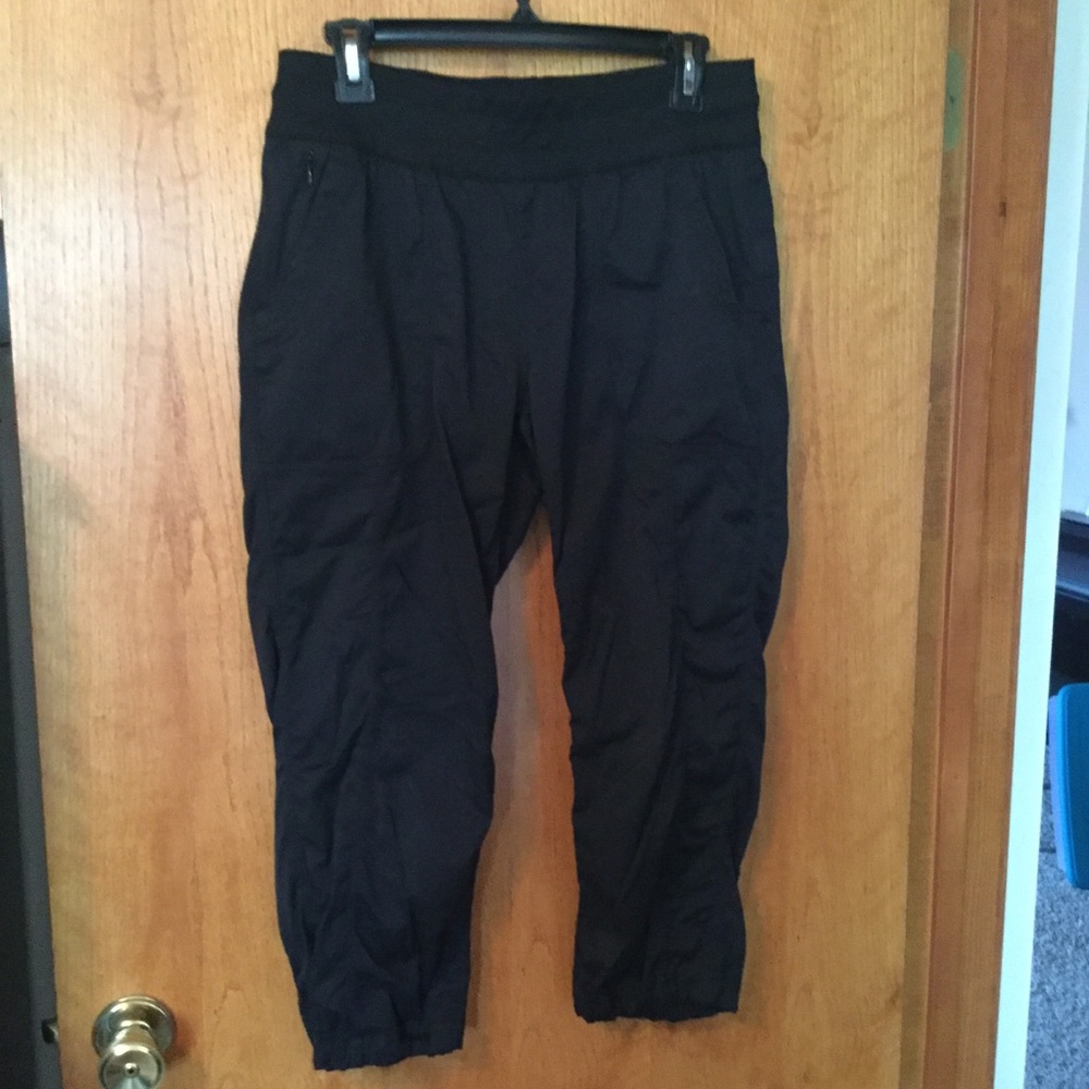 Black capris